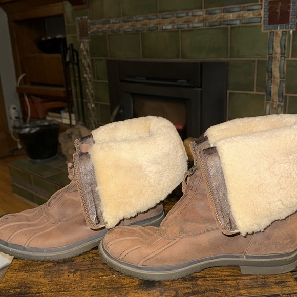 Ugg Arquette waterproof leather duck boot sz. 10 - Picture 5 of 11